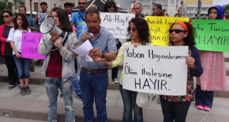 Hayvanseverler, Avcılık İhalesini Protesto Etti