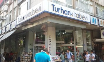 62 yıllık bellek noktası kapanıyor: Turhan Kitabevi tarihe karışıyor