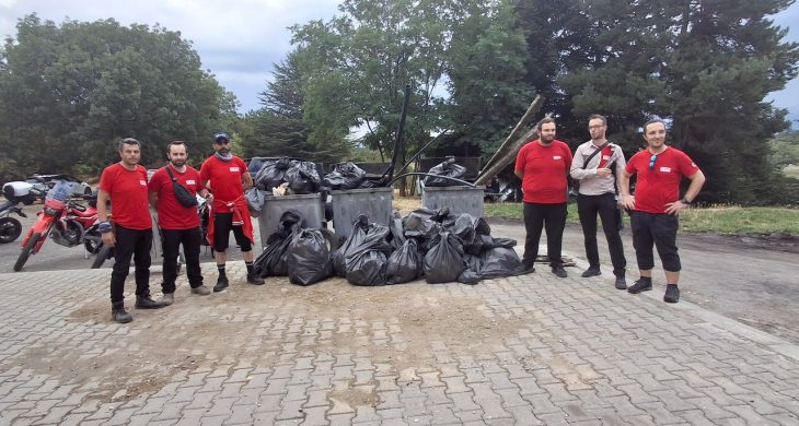 Vefa Motorize Derneği öncülüğünde Karagöl Yaylası’nda çöpler toplandı