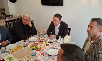 Belediye başkanı Dr. Özer Kasap, muhtarları dinliyor