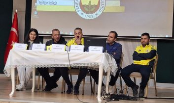 Fenerbahçe Spor Okulları yönetimi, ailelerle bir araya geldi