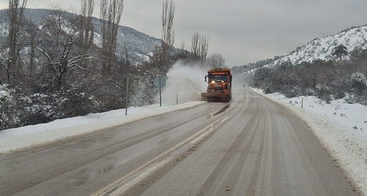 Beypazarı 43.Karayolları Şube şefliği: Ekiplerin karla mücadelesi