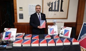 Londra’da ” Zirvedekiler” kitabı lansmanı muhteşem bir katılım ile gerçekleştirildi