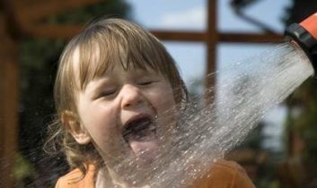Oyun çağındaki çocuklarda 20 dakikada bir su tüketimi şart