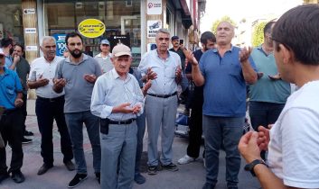 Hayırsever iş insanı 20 ton karpuz dağıttı