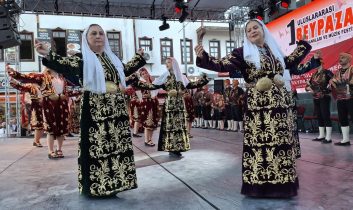 Sıcak havalara rağmen Beypazarı’nda turizm hareketliliği sürüyor