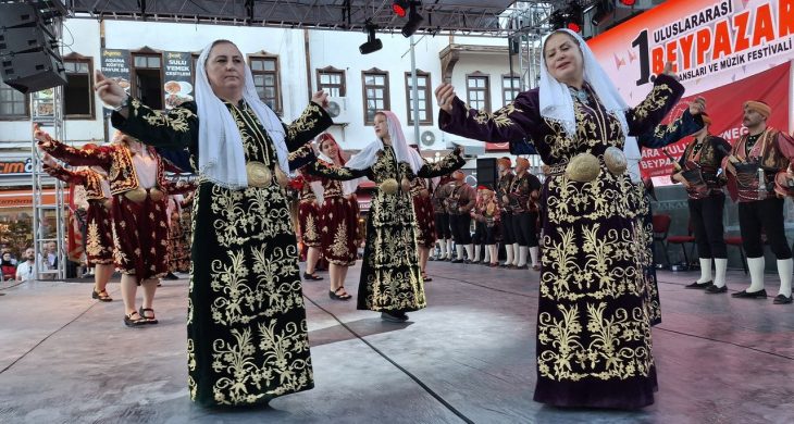 Sıcak havalara rağmen Beypazarı’nda turizm hareketliliği sürüyor