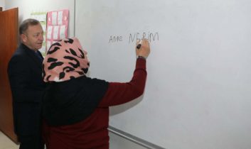 Vali Ziya Polat’tan ADEM’e Anlamlı Ziyaret: “Eğitimin yaşı yok”