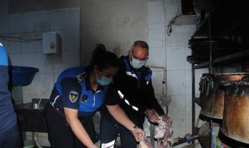 Şanlıurfa’da bozulmuş 1 ton et imha edildi