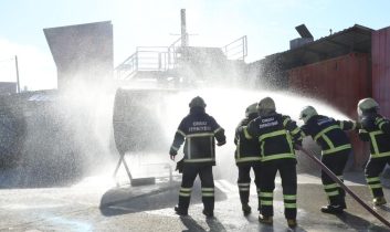 Geleceğin itfaiyecilerine Ordu itfaiyesi eğitim veriyor