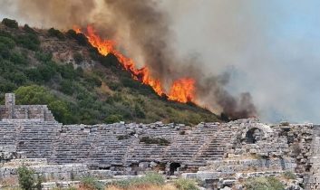 Antalya alev alev: Muratpaşa, Aksu ve Manavgat’ta eş zamanlı yangın!