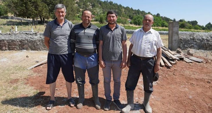 Yenitepe köyünün yıkık mezarlık duvarı yenilendi