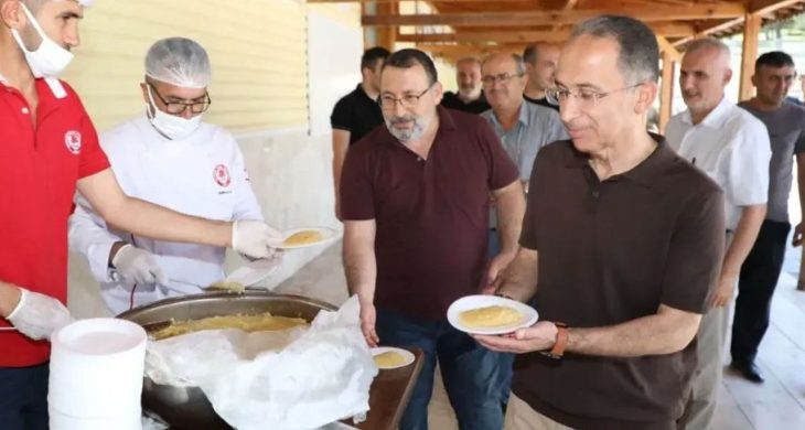 SDÜ’de 15 Temmuz şehitleri anısına helva dağıtıldı