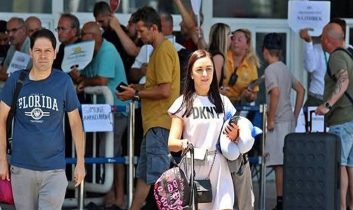 Bölgesel krizler turizm hedefini gölgelese de umut sürüyor