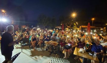 Müzikli Fethiye akşamları renkli sahnelerle devam ediyor!