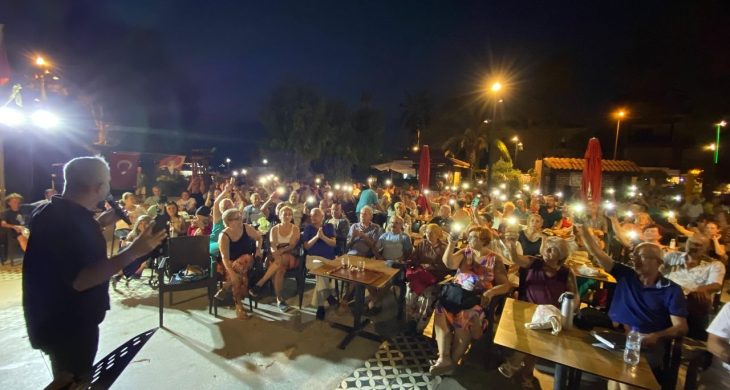Müzikli Fethiye akşamları renkli sahnelerle devam ediyor!