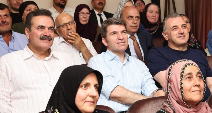 Amasya Valisi Önder Bakan’ın köy sakinleri ile sinema keyfi