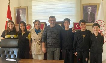 Öğrencilerden Serik Devlet Hastanesi’ne sağlık bağışı