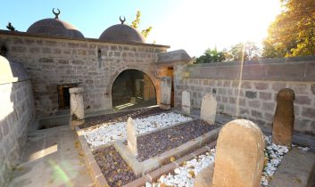 Şeyh Hamza Baba Türbesi Ziyaretçilere Açıldı