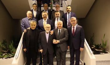 Aksaray’da Ekonomi Zirvesi Gibi İftar: Rifat Hisarcıklıoğlu ve İş Dünyası Aynı Sofrada