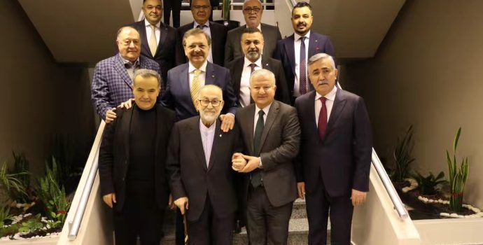 Aksaray’da Ekonomi Zirvesi Gibi İftar: Rifat Hisarcıklıoğlu ve İş Dünyası Aynı Sofrada