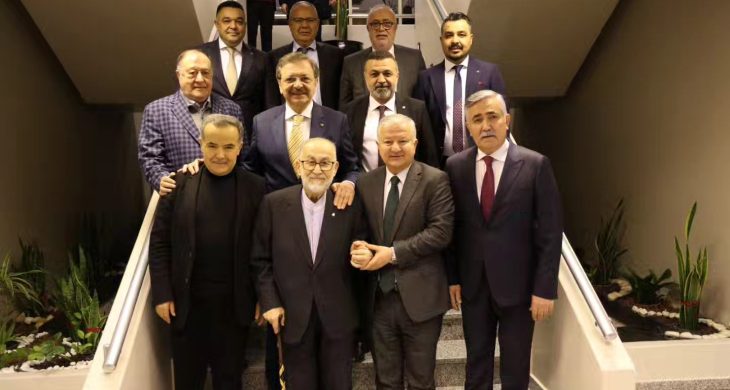 Aksaray’da Ekonomi Zirvesi Gibi İftar: Rifat Hisarcıklıoğlu ve İş Dünyası Aynı Sofrada