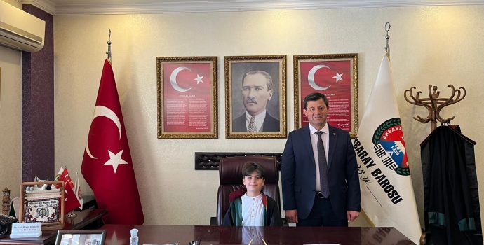 Baro’da 23 Nisan Coşkusu: Minik Misafir Başkanlık Koltuğuna Oturdu