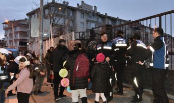 ABB’den öğrencilere “trafikte görünürlük” desteği