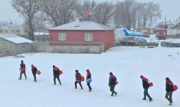 Kars’ta veteriner ekipleri, zorlu hava şartlarına rağmen sahadalar!