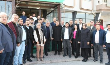 Dinçer, Engelli Koordinasyon Merkezinde derneklerle biraraya geldi.