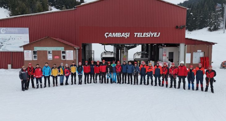 Zirvede hayat kurtaran tatbikat