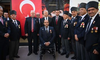 Mansur Yavaş Gazi ve Şehit yakınlarıyla buluştu