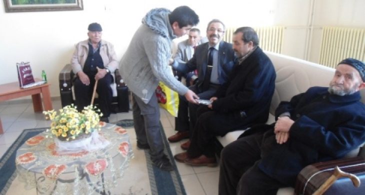Öğrencilerden Huzurevi Sakinlerine Ziyaret