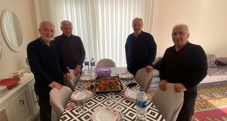 Dünya Ev Arkadaşları Günü İçin 42 Yıllık Dostlardan Öneri