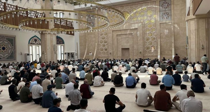 Kars’ta Eller Berat Kandili için semaya kalktı