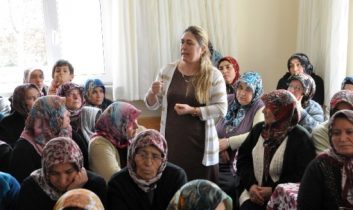 Kadın Çiftçilere Aile Tarım Ve Hayvancılık Eğitimi