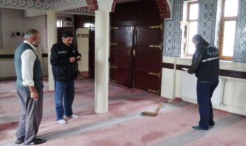 Bir Gecede Üç Cami Soyuldu