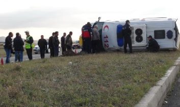 Ambulans Takla Attı: 3 Yaralı