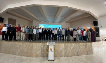 Ak Parti Mahalle Başkanları ile buluştu