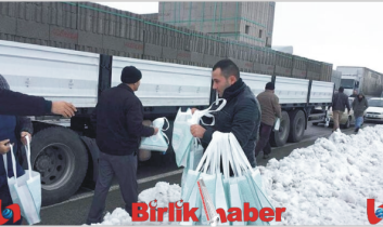 Aksaray Belediyesi, Yolda Mahsur Kalan Vatandaşlara Kumanya Dağıttı