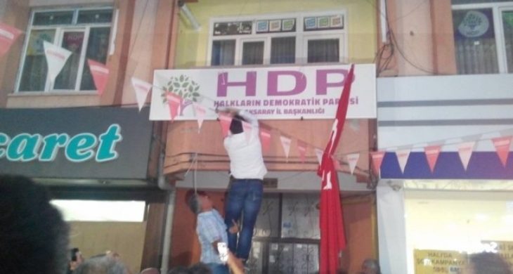 Aksaray’da Hdp Binasının Tabelası söküldü