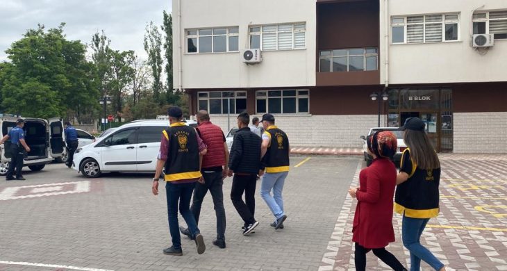 Aksaray’da çeşitli suçlardan aranan 2 şahıs yakalandı