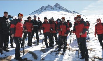 Aksaray’da ‘Hasandağı Yunus Emre Zirve Tırmanışı’ gerçekleştirildi