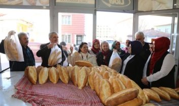Aksaray’da 70 fırında askıda ekmek kampanyası başlatıldı