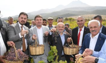 Bağ Bozumu ve Pekmez Festivali Yoğun İlgi Gördü