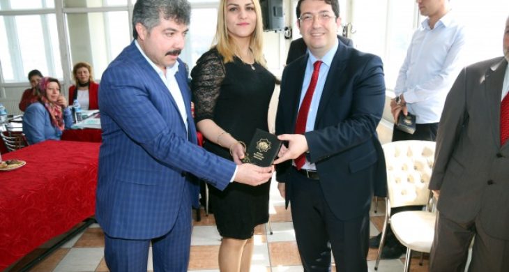 Başkan Yazgı Kuaförlere Makas Hediye Etti