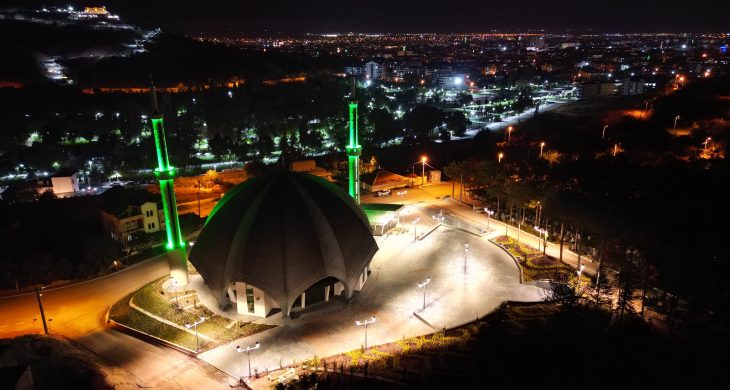 Bedir Muhtar Camisi Işıklandırıldı