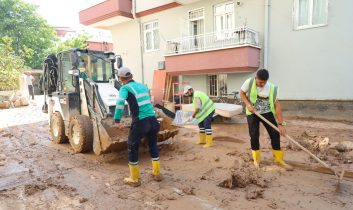 Aksaray Belediyesi Selin İzlerini Ortadan Kaldırıyor