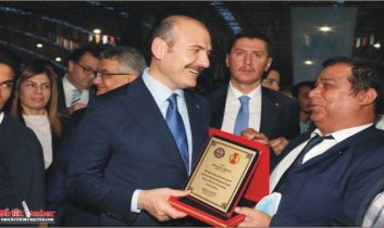 Bakan Soylu’ya Plaket
