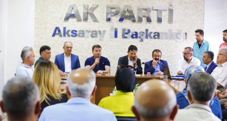 Dinçer, AK Parti Teşkilatına Proje ve Yatırımları Anlattı